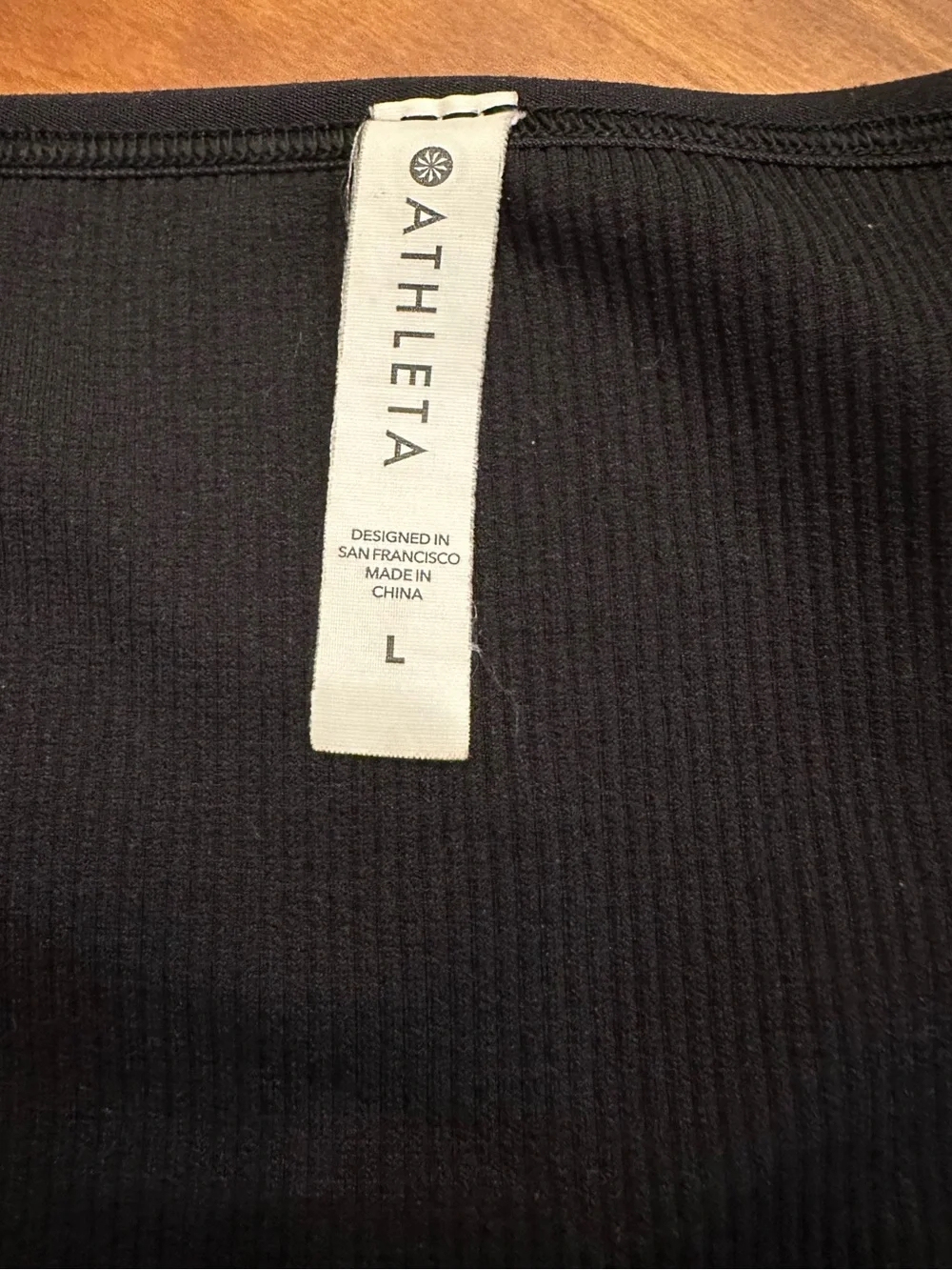 Athleta Aurora Seamless Crop Rib Tank in Black. Size L. Pristine Condition